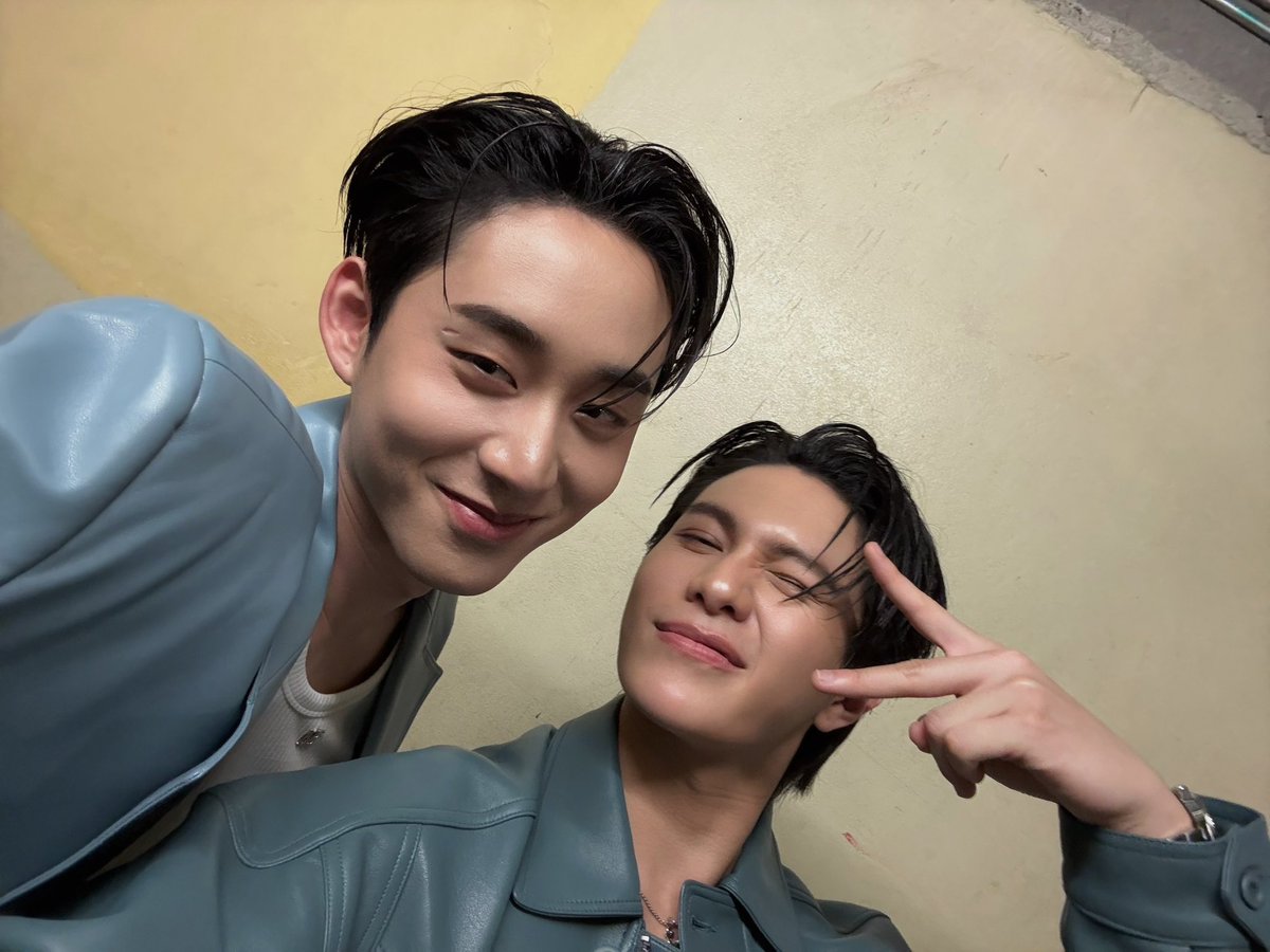 I just realized est is like the only gmmtv actor that is a stepdad to a mascot