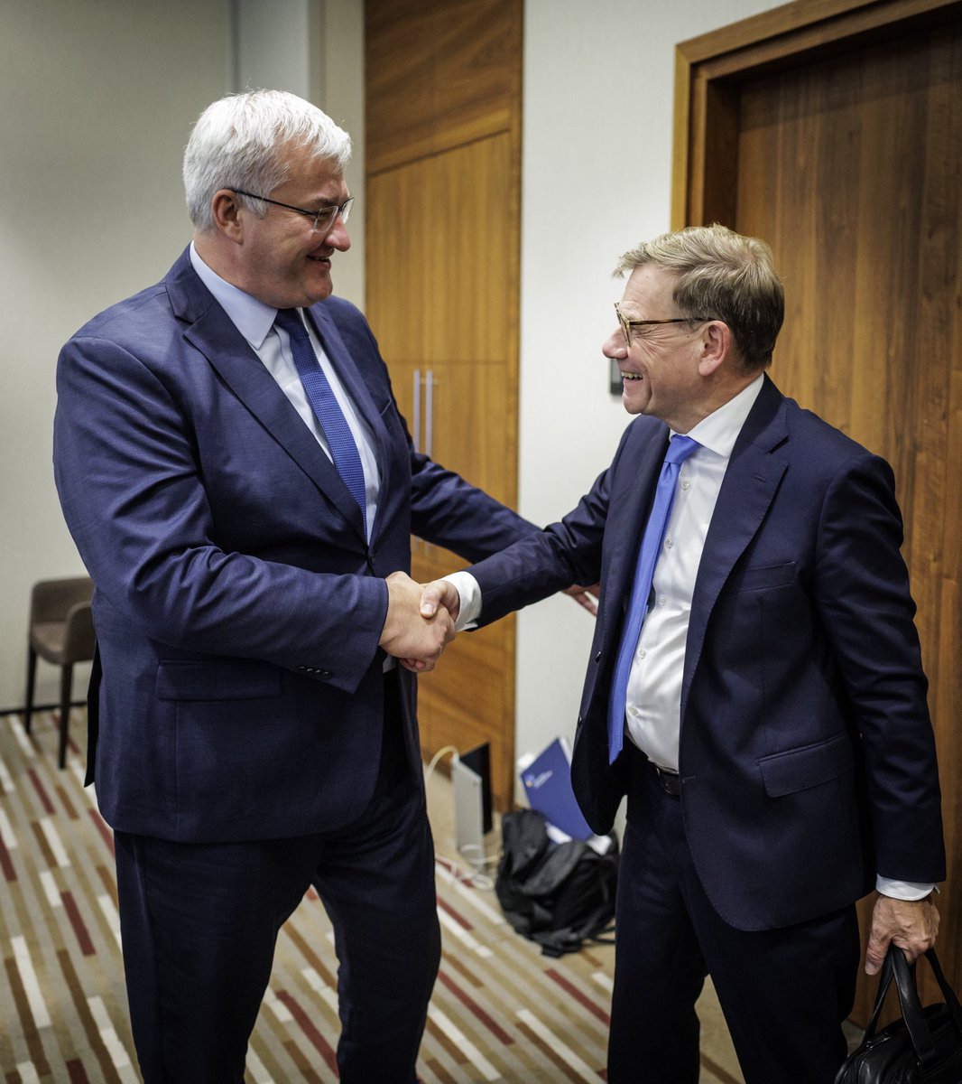 GermanyDiplo's tweet image. Diplomacy means exchange. After talks in the #WeimarTriangle &amp;amp; our panel at the @WarsawForum, @andrii_sybiha &amp;amp; I are discussing bilaterally how 🇩🇪 &amp;amp; 🇪🇺 can continue to support #Ukraine in its fight for peace. Because strengthening 🇺🇦 means protecting Europe. @AussenMinDE