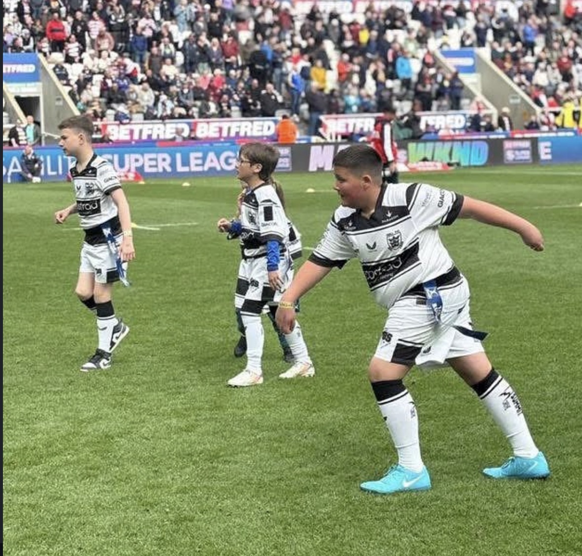 FCComFoundation's tweet image. 𝗠𝗔𝗚𝗜𝗖 𝗪𝗘𝗘𝗞𝗘𝗡𝗗! ⭐️

The Hull FC LDRL team had an amazing experience playing at St James’ Park for Magic Weekend! An unforgettable, proud moment packed with passion, excitement, and memories that will last forever!