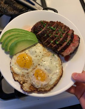 Agenna521's tweet photo. Separate breakfast if you want to try 😊
Tender steak combined with golden fried eggs and fatty avocado — full of energy for a new day 🥩🍳🥑

#AvocadoLovers #DeliciousEats #Foodstagram #MorningFuel #SteakAndEggs #BreakfastGoals https://t.co/imSkZ6ZDac