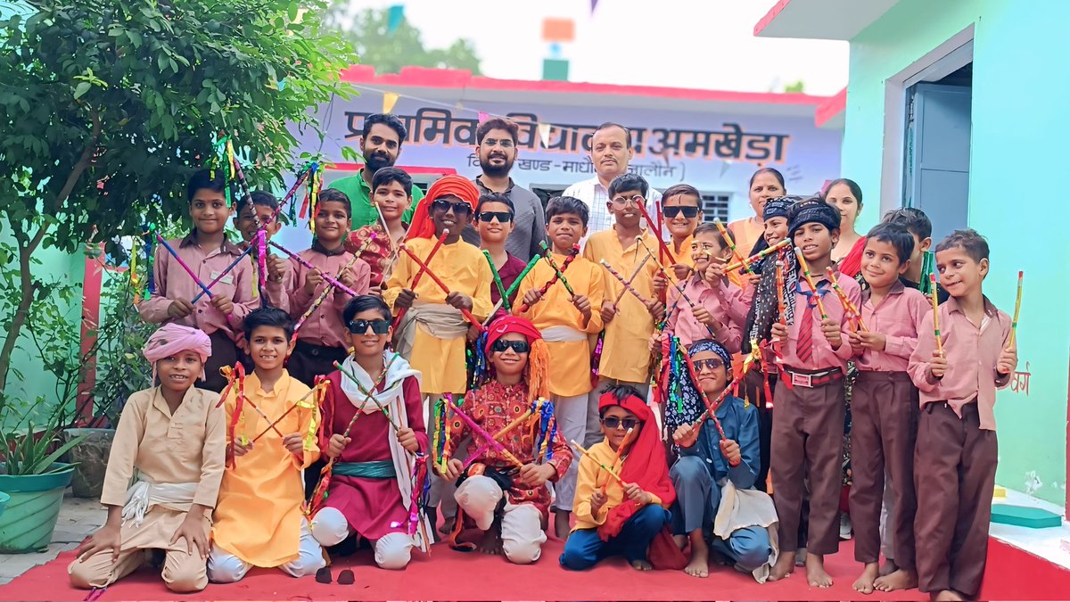 BsaJalaun's tweet photo. बच्चों में विभिन्न राज्यों की प्रथाओं, नृत्य, संस्कृति के प्रति जागरूकता और भारत की अनेकता में एकता को प्रदर्शित करने के उद्देश्य से प्रा०वि० अमखेड़ा में बच्चों द्वारा गरबा नृत्य एवं डांडिया का आयोजन किया गया।
@basicshiksha_up
@DmJalaun @bsacpnishad0 https://t.co/QMDER4zrAJ