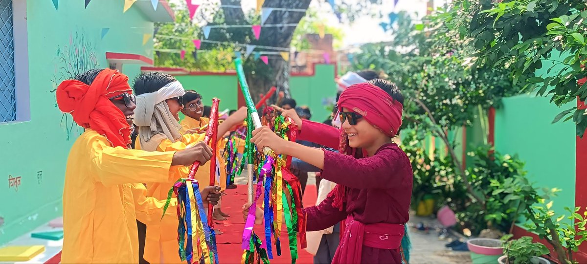 BsaJalaun's tweet photo. बच्चों में विभिन्न राज्यों की प्रथाओं, नृत्य, संस्कृति के प्रति जागरूकता और भारत की अनेकता में एकता को प्रदर्शित करने के उद्देश्य से प्रा०वि० अमखेड़ा में बच्चों द्वारा गरबा नृत्य एवं डांडिया का आयोजन किया गया।
@basicshiksha_up
@DmJalaun @bsacpnishad0 https://t.co/QMDER4zrAJ