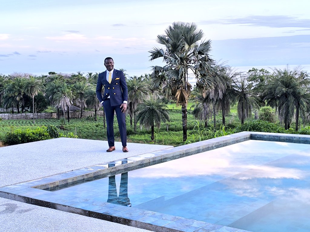 Mon cœur <a href="/LoMaCire/">Kébétueuse</a> et moi avions fait Cap Skirring, Boucotte, Diembering, Oussouye, Ziguinchor, l'île de Karabane...on a  pris un vol à l'aller et le bateau au retour et durant tout notre séjour je n'ai aperçu que deux personnes qui portaient les bracelets pastefalku. Même les