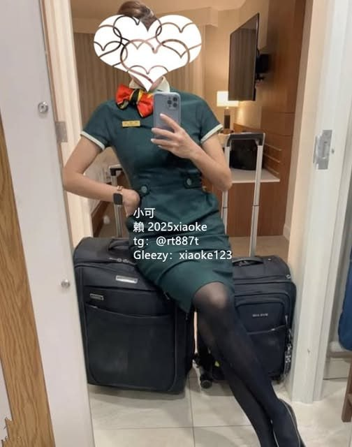 塞跳蛋出門上班  
身邊有人經過的時候  
好怕被聽見跳蛋嗡嗡的聲音  
還有順着絲襪往下流的淫水🥵