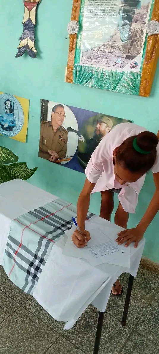 #Jobabo ... Las Tunas 💯 años de Fidel: Siempre junto a los niños. En el día de hoy el C/I Lindo Amanecer reafirmó el compromiso con la paz y la soberanía de Venezuela #65aniversariocírculosinfantiles
#PrimeraInfanciaLT 
#PrimeraInfanciaLTJo
<a href="/nilser_pineda/">Nilser Piñeda Cruz</a>