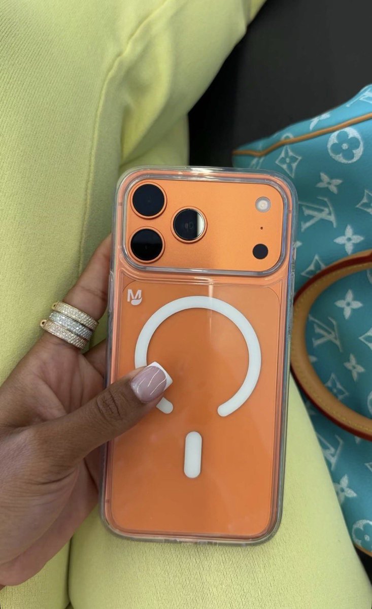 FwMerit's tweet image. My boyfriend just got me iPhone 17 pro max. Intentional men &amp;gt;&amp;gt;&amp;gt; 🥹🥰