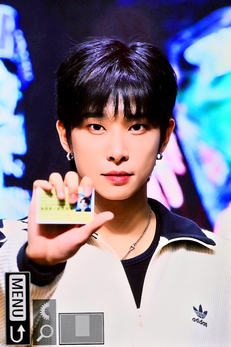 SUN000725's tweet photo. 250929
#TRENDZ #트렌드지 #LEON #리온 https://t.co/5XbeGgFB81