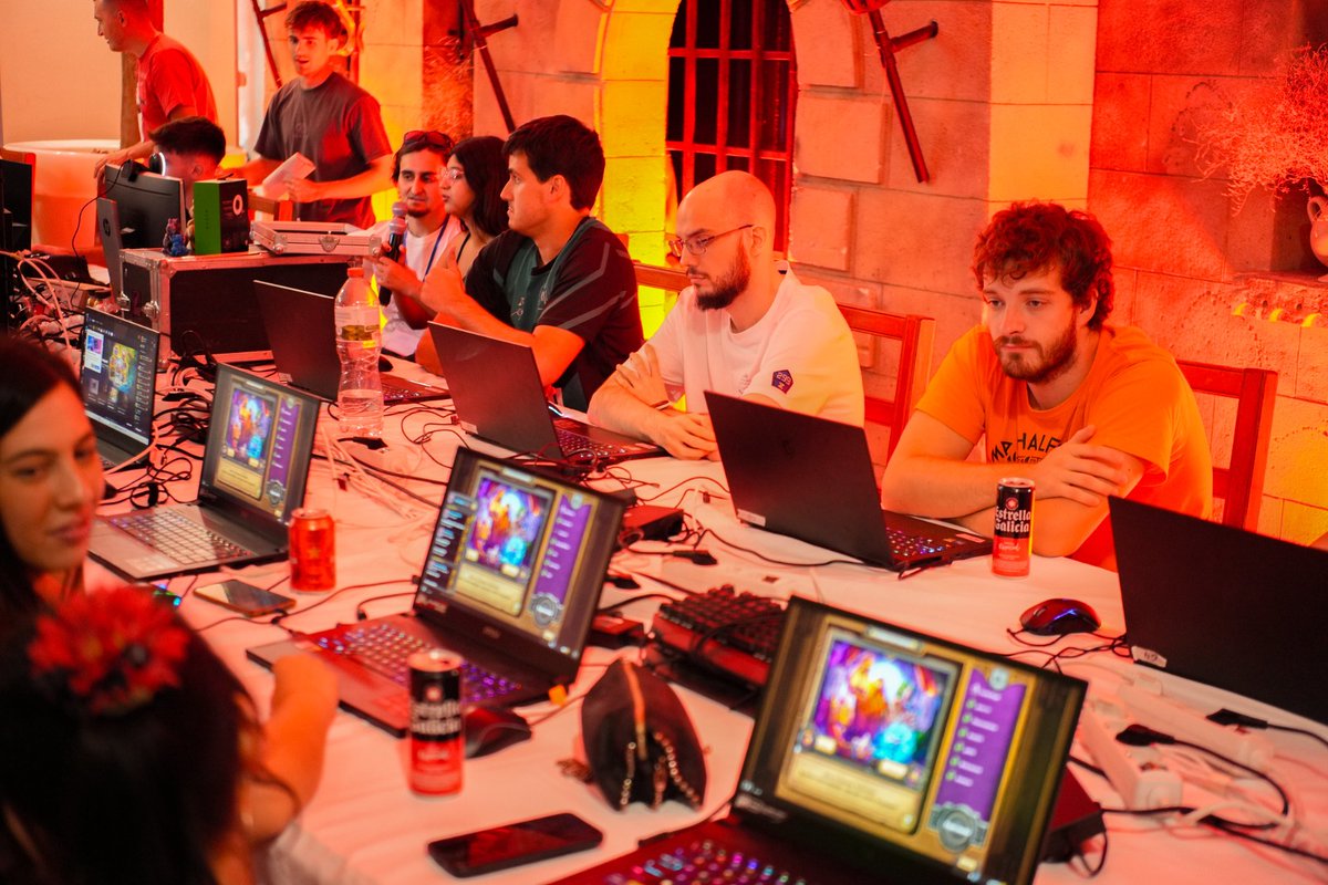 Oye, con lo bien que lo pasé en Lleida y no he subido una puñetera foto aún. Como siempre un gusto volver a coincidir con los que ya conozco, y también conocer gente nueva de la comunidad 😄