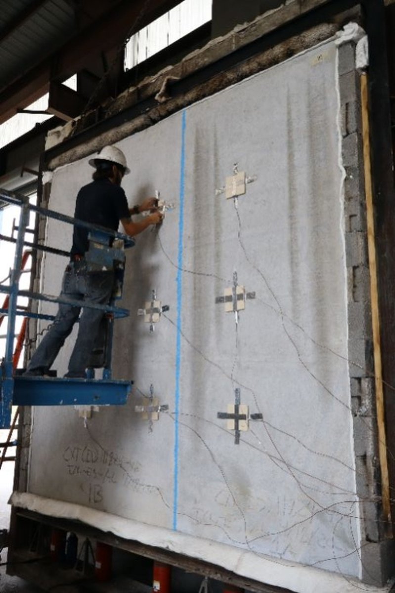 ICCEvalService's tweet image. #ASTME119 is a crucial #fireresistance test for walls, beams &amp;amp; other structural elements. ICC-ES conducts this test to evaluate the duration that building products contain a fire/maintain structural integrity. See the #testingprocess &amp;amp; click for more info: bit.ly/46luKmh
