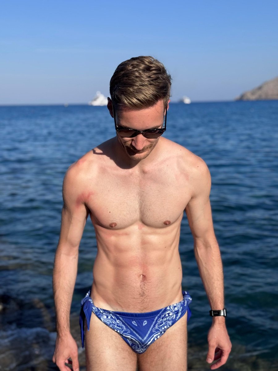 A speedo pic from greece? Groundbreaking 😌
<a href="/personal_parade/">Personal Parade</a>