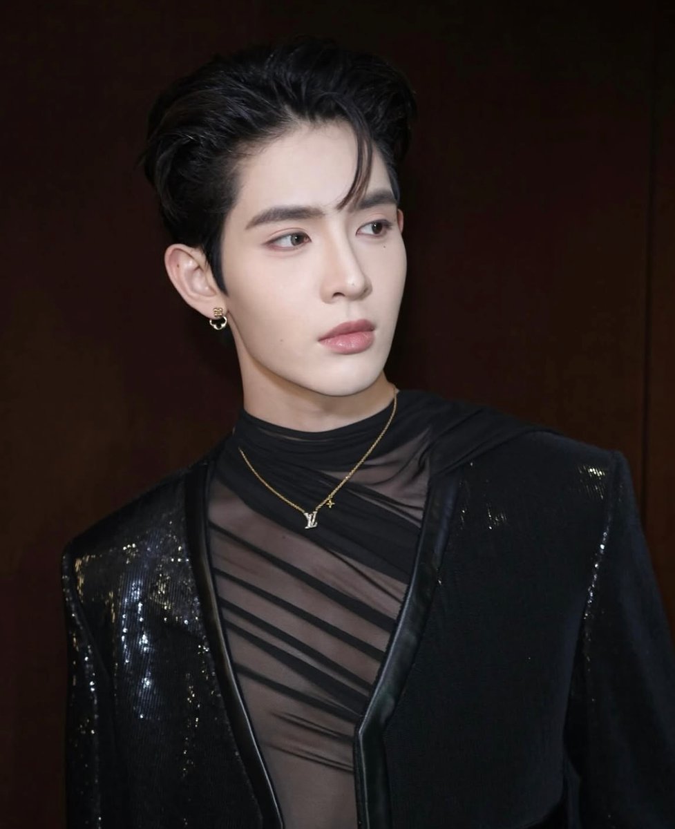 🐶[29.09.2025]🤍
IG Post : iamsarunthorn24
🔗 instagram.com/p/DPMRcipExQX/…

Styling  by me for the Weibo Music Awards 2025 in Beijing China. ✨️

<a href="/Jamessu_w/">JS</a> #JamesSu #JSY