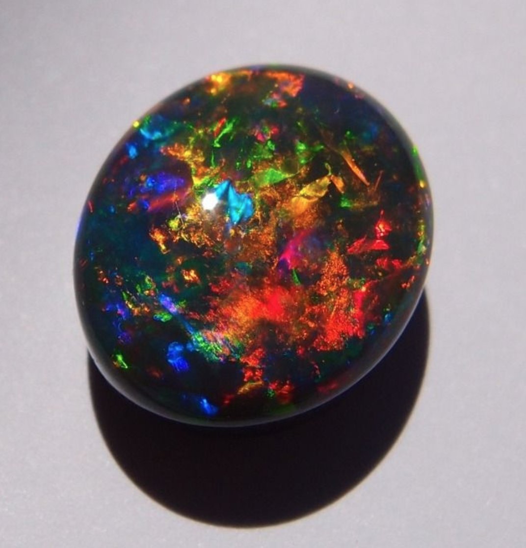 oc eye colour &amp; gemstone ✦ (black) opal
งงไหม งงเหมือนกั