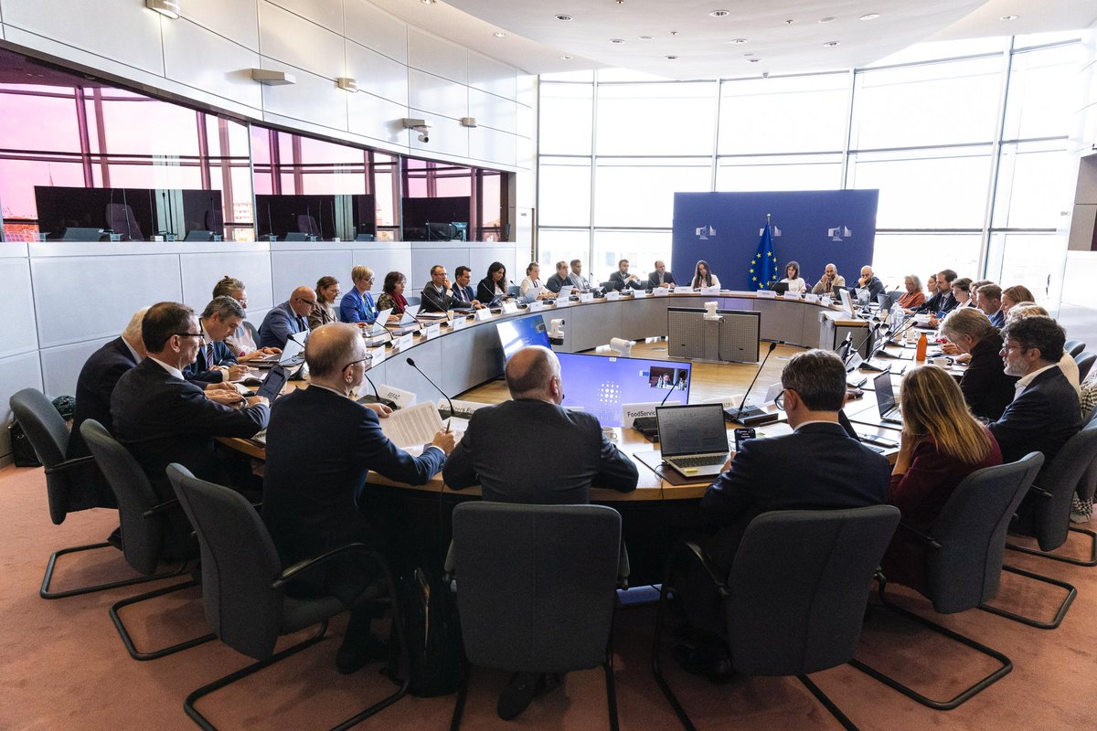 CHansenEU's tweet image. Simplification, Implementation &amp;amp; Enforcement 📝   

Farmers &amp;amp; the agri-food sector are counting on it‍ 

This 4th #EBAF meeting is a key moment for dialogue 

Our shared goal: efficient, effective &amp;amp; user-friendly rules that work for all 🌾🚜