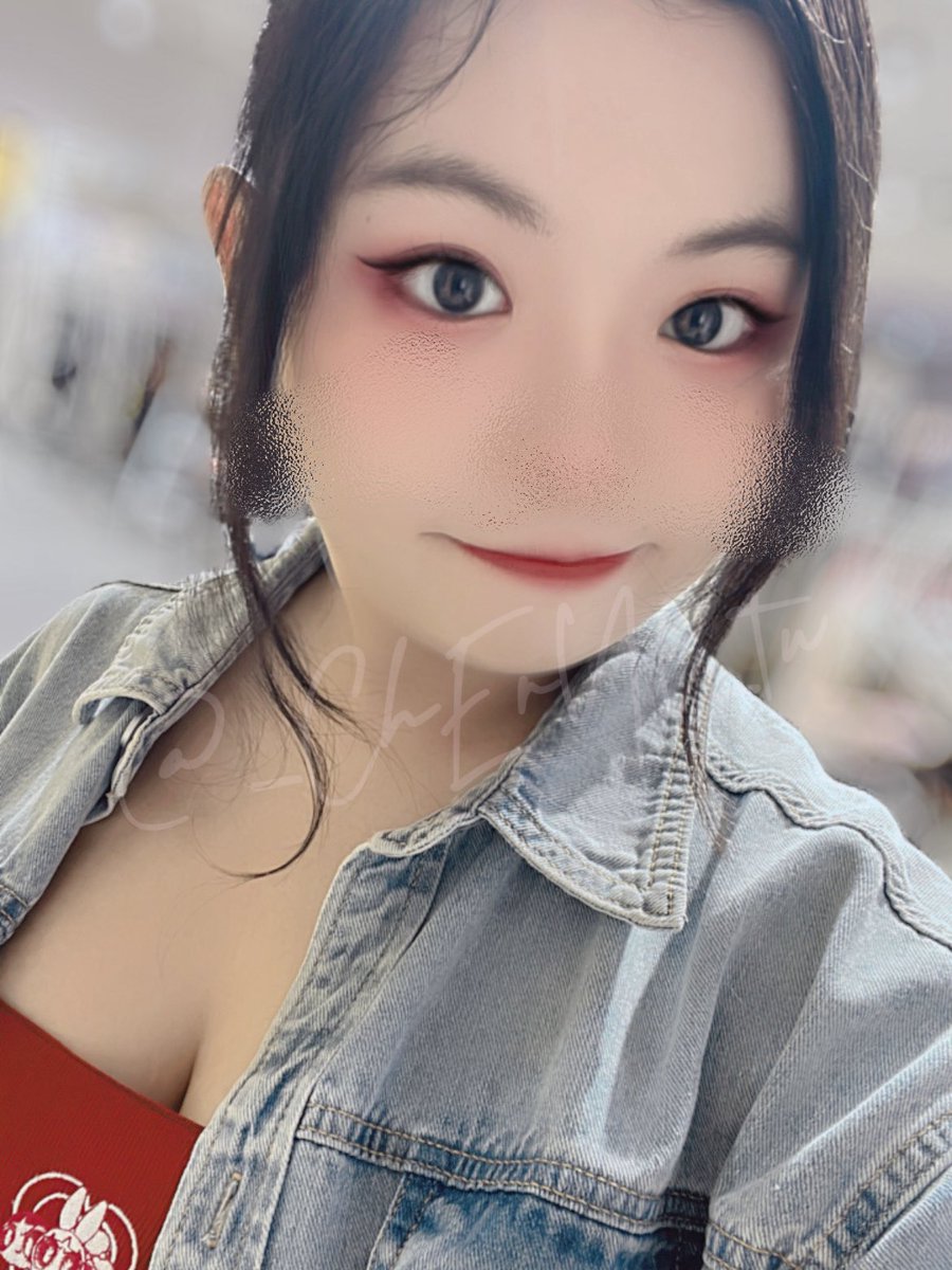 應該來個自我介紹

155/70/36C 妥妥的小胖子一枚
是個M也應該是個Brat（？） 
自認個性比較像貓一樣🐱
對人的相處都是感覺至上
素顏跟上妝是兩個不同的人 不能接受請滾開

剩下有想到再慢慢補充🤔 https://t.co/aQ0l49M8W9