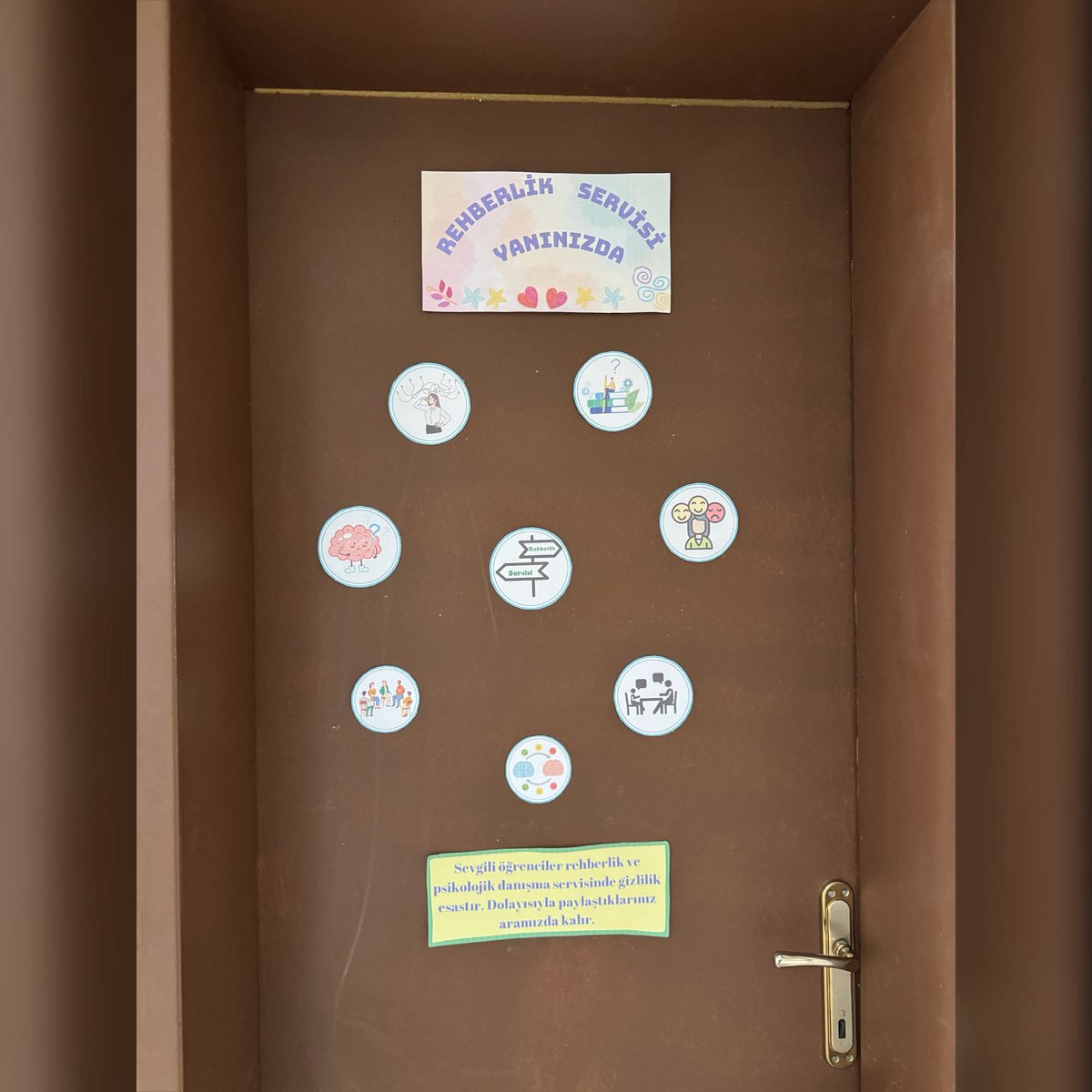 Rehberlik servisi, öğrencilerin kendini tanımasına, doğru kararlar almasına, karşılaştıkları sorunlarla başa çıkmasına ve potansiyelini en iyi şekilde geliştirmesine yardımcı olur. Rehberlik servisimiz her zaman yanınızda…