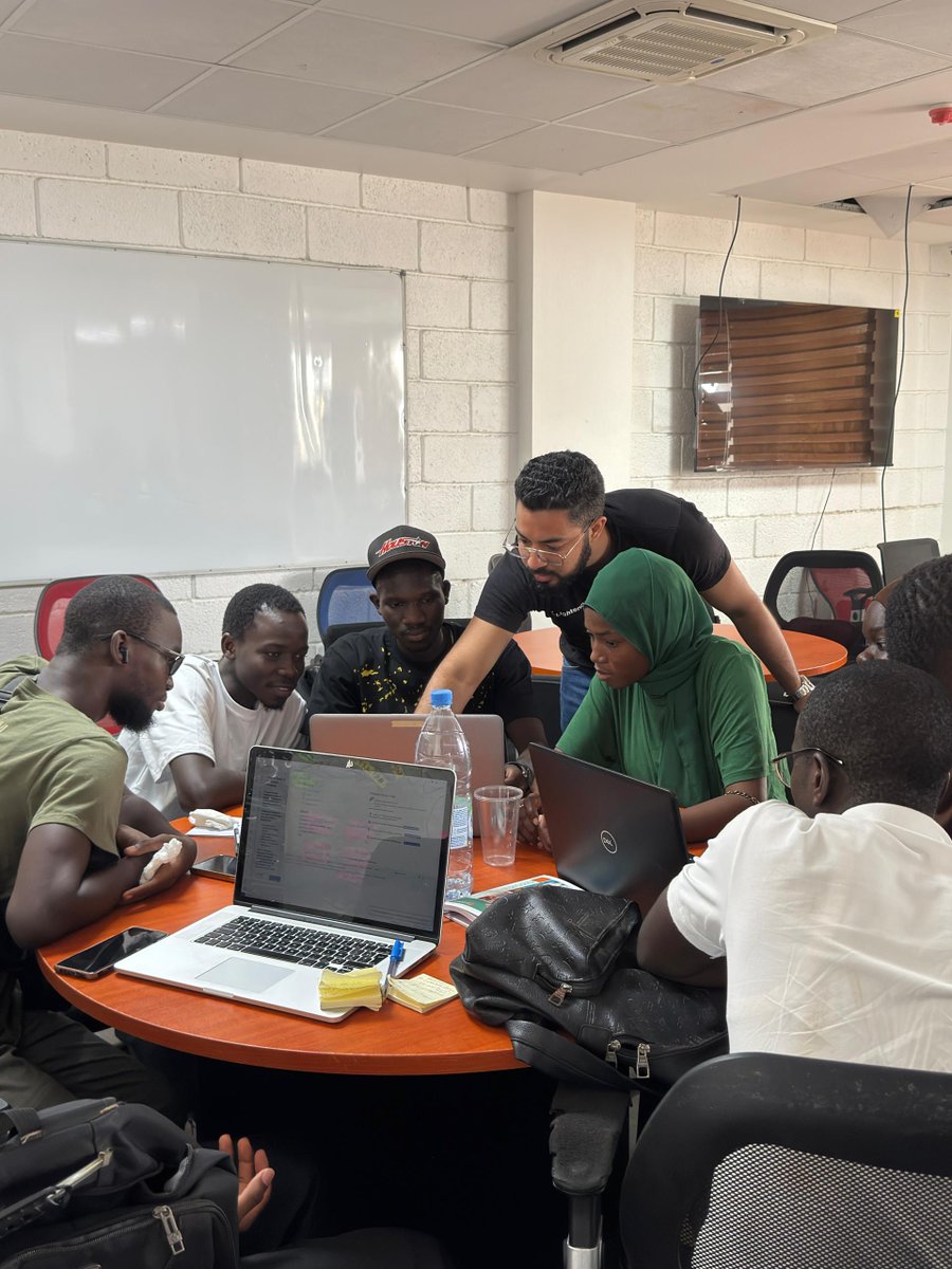 ODCSenegal's tweet photo. Retour en images sur le Hacking Station de ce samedi à Orange Digital Center !
Un moment d’échanges, de mentorat et de découvertes autour du @hedera Africa Hackathon 2025.
Cet hackathon met en avant l’innovation et la créativité
#HackingStation
#OrangeDigitalCenter https://t.co/wrQzGOXnZL