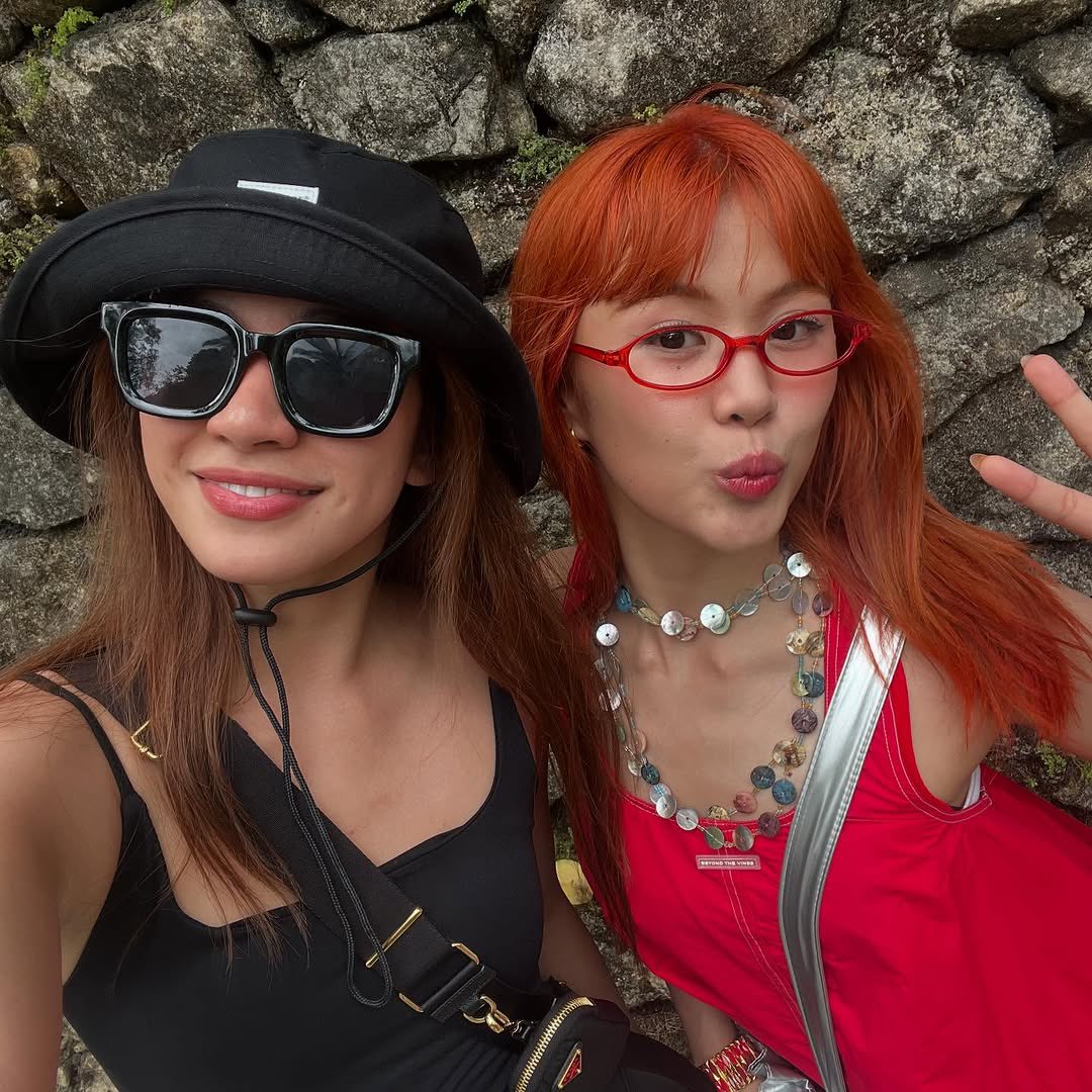 I still remember how cookies lost their collective minds when they learned na nasa Safari pareho ang malaiah. Mga nag-abang at nag-manifest for this selfie 😂❤️‍🩹