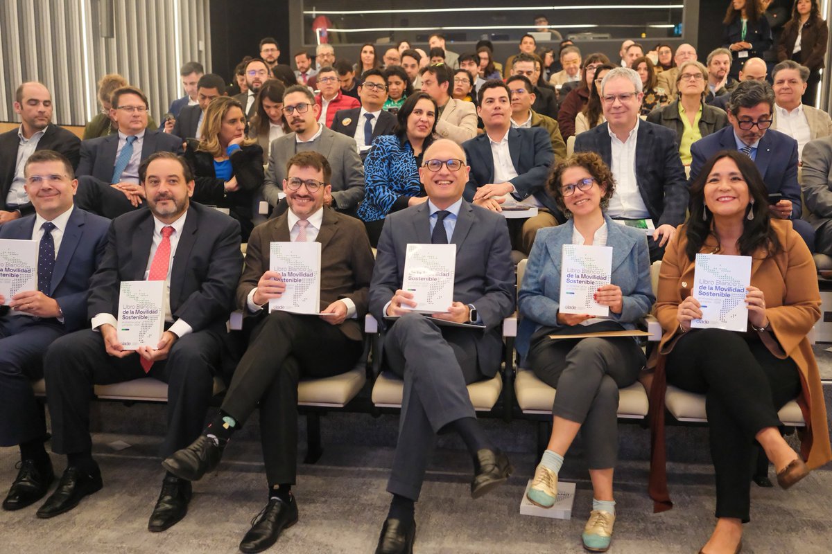 Hoy se presentó el Libro Blanco de la Movilidad Sostenible de América Latina y el Caribe de <a href="/OLADEORG/">OLADE</a> ⚡️🔋

Este documento entrega herramienta de análisis y apoyo a la toma de decisiones para avanzar en una movilidad más sostenible e integrada en la región.