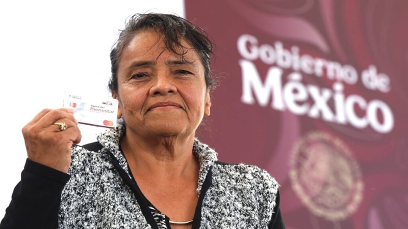💜 A partir del 7 de octubre comienza la entrega de las tarjetas de la Pensión Mujeres Bienestar para casi 2 millones de beneficiarias. Cada mujer recibirá su plástico de manera personal. #MujeresBienestar #BienestarParaTodas #ClaudiaSheinbaum mayacomunicacion.com.mx/preparate-te-e…