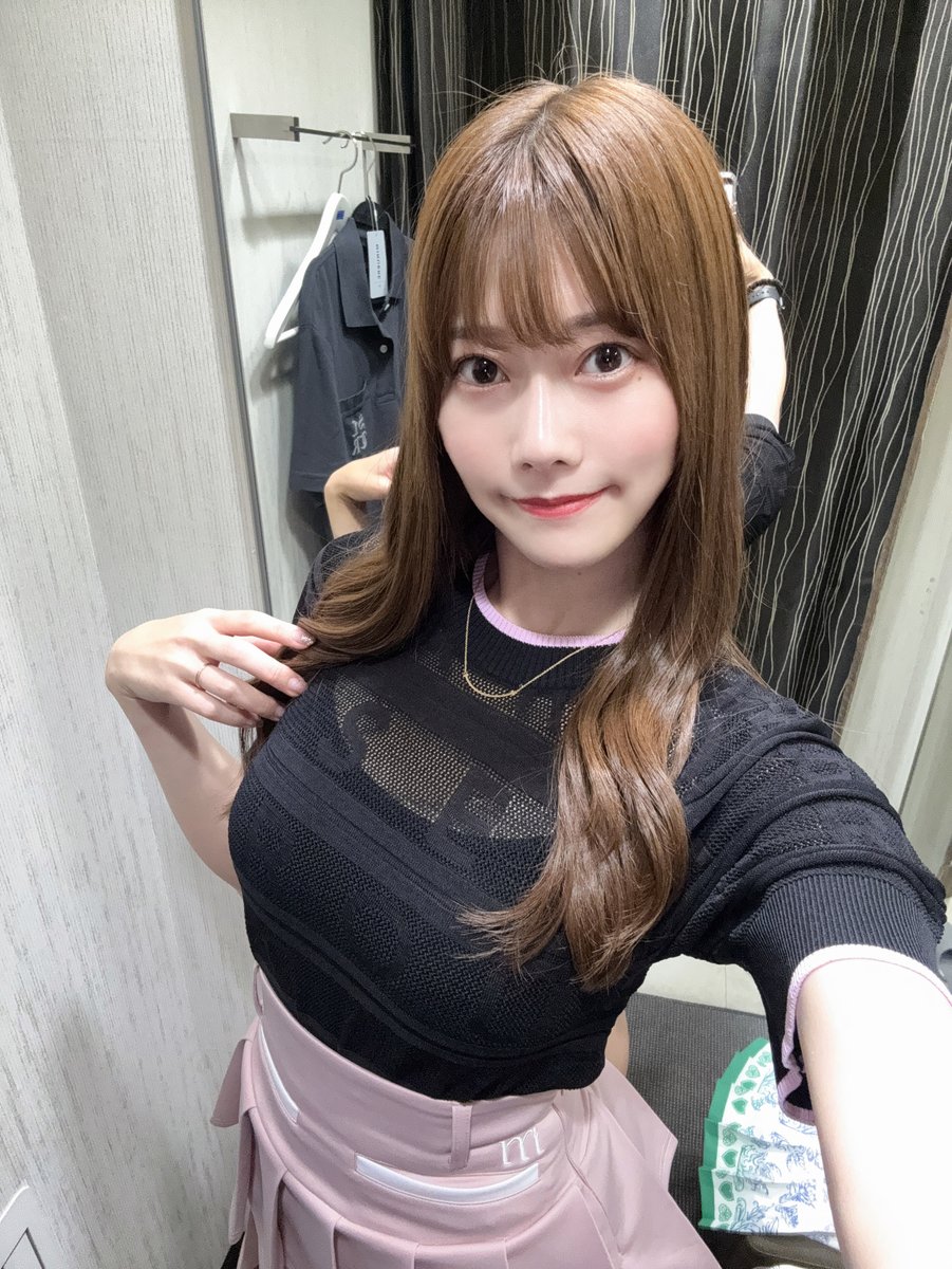 <a href="/naomemorial/">NAOTO</a> いいねありがとう♡お仕事で着たウェア見て🥹💞こういうちょっと可愛めなお洋服も意外と好きです♡
サブ垢はこれ✨️ <a href="/rererenoreachan/">みれあちゃん</a> 
表に載せられない写真載せるよ🤭
無料40枚超え投稿や、1ヶ月限定写真集のチラ見せもしてる♡ fantia.jp/fanclubs/26980…