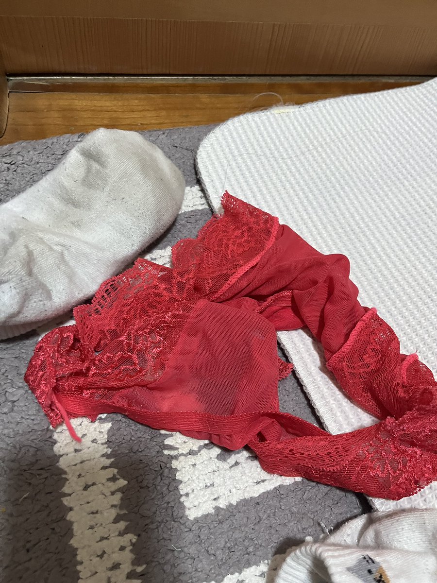 주말 모임 갔다 오자 바로 팬티 벗고 씻으러 감 ㅋ