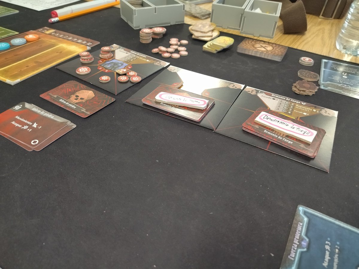 Retomamos tras las vacaciones al #Gloomhaven en <a href="/enclavedejuego/">Asociación Enclave de Juego</a> .

Tras seguir las pistas de unos inox, llegamos a una montaña de fuego y tierra. Su interior, atestado de demonios, no recibe con cenizas, polvo y muerte.

#bgg #boardgames #juegosdemesa #oviedo