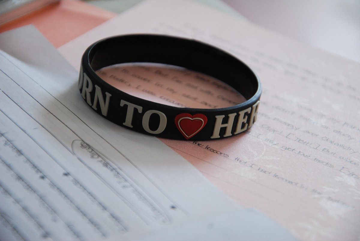 Quando si parla di riconoscibilità di un brand ogni dettaglio conta per distinguersi. Hai pensato a brandizzare i braccialetti? Qui qualche idea!

4writing.it/webmarketing/p…