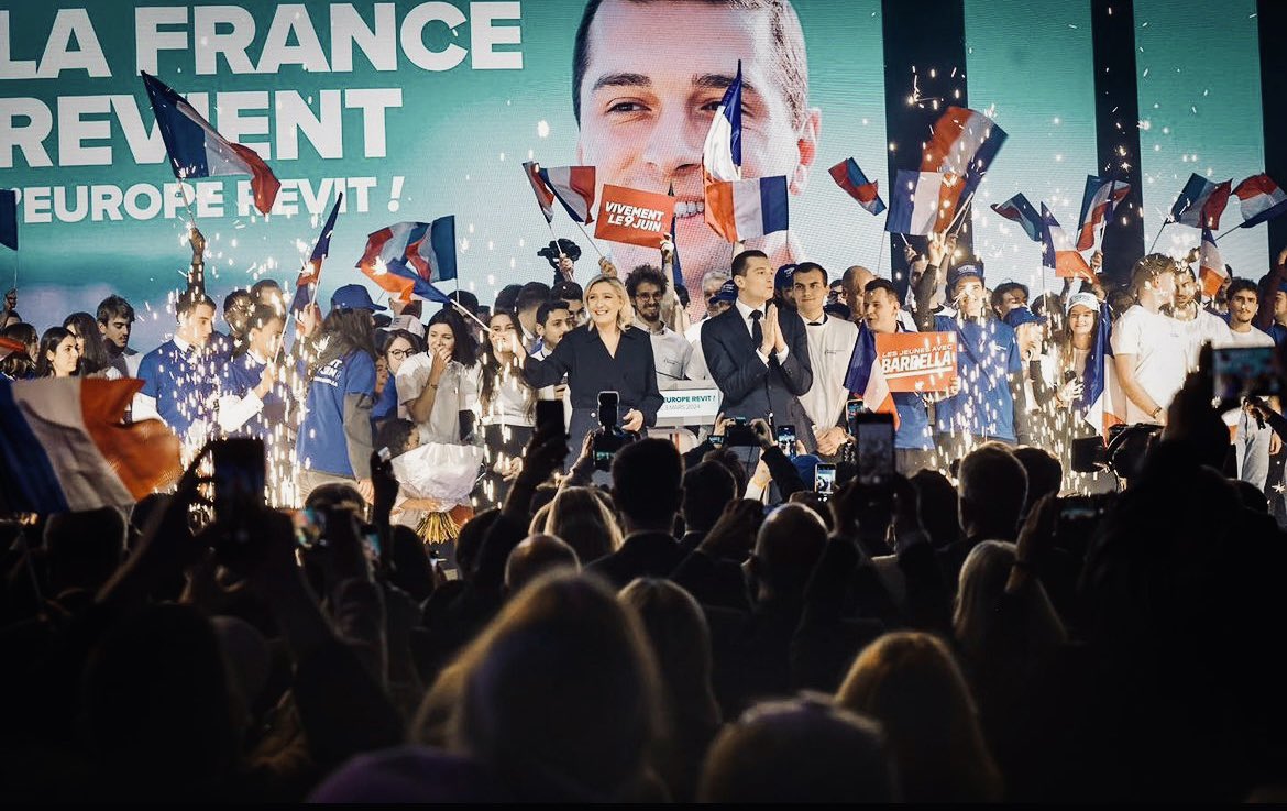 📊 Intentions de vote | Présidentielle 2027

✅ J. #Bardella (RN) : 34% 

✅ R. Glucksmann (PS) : 14% 

▪️J-L. Mélenchon (LFI) : 13% 

▪️B. #Retailleau (LR) : 12%

▪️G. Attal (ENS) : 10%
 
▪️E. #Zemmour (R!) : 5% 

▪️D. Villepin (LFH) : 4% 

▪️F. Roussel (PC) : 4%

(Ifop Opinion)