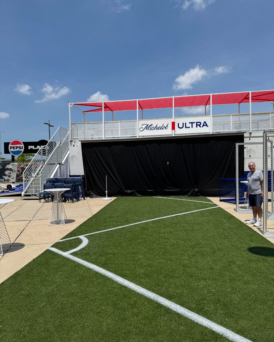 FieldLiningUS's tweet photo. Big stage, bold lines. Honored to paint for the Manhattan World Cup Watch Party – Pitchside Club. Crisp lines set the scene for fans in style.

#WorldCup #FieldLiningUS #PitchsideClub https://t.co/WxHJGCkAWY