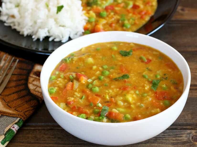 kushigalu's tweet image. cookwithkushi.com/mixed-vegetabl… 🌱🥘 Comfort in a bowl! A hearty Mixed Vegetable Dal with rice is all you need to power through #MeatlessMonday 💛✨ Wholesome, protein-packed &amp;amp; soul-soothing! #PlantBased #HealthyEating