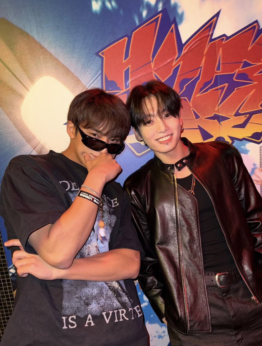 脳がバグって、さっき１回見なかったことにしたんだけど…(？)
このジョングク、カッコよすぎる…
ミンギュありがとう…
何か、ムキムキじゃないように見える…ミンギュがムキムキだから？