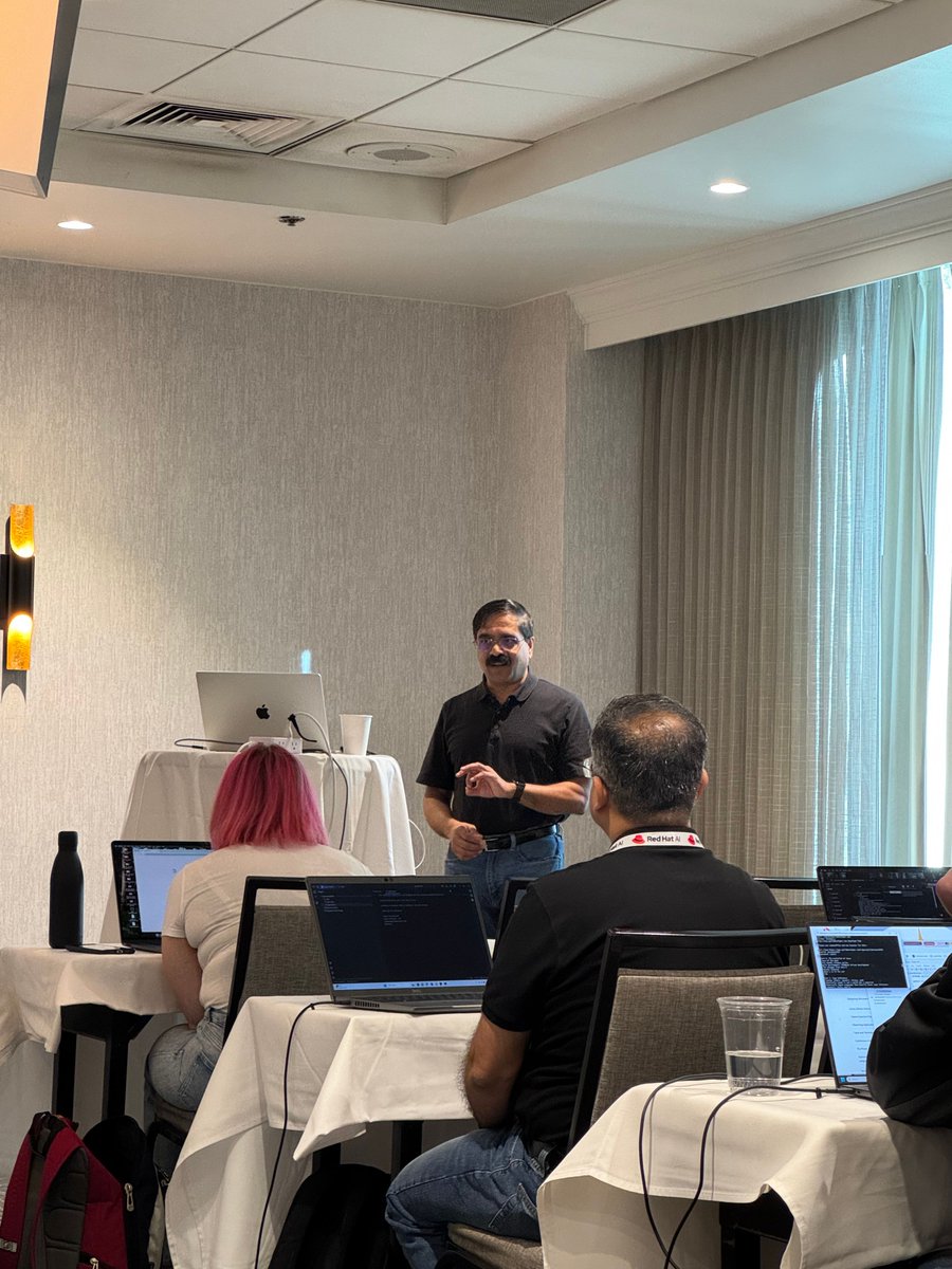 dev2next's tweet image. 🚀 Workshops are in full swing at #dev2next with @neal4d & Mark Richards @venkat_s, Daniel Hinojosa, @therealdanvega & @habuma
Java, AI, and Architecture—all packed with insights, guidance, & practical skills from the best in the field
🙌 Here’s to an amazing start of the conf!