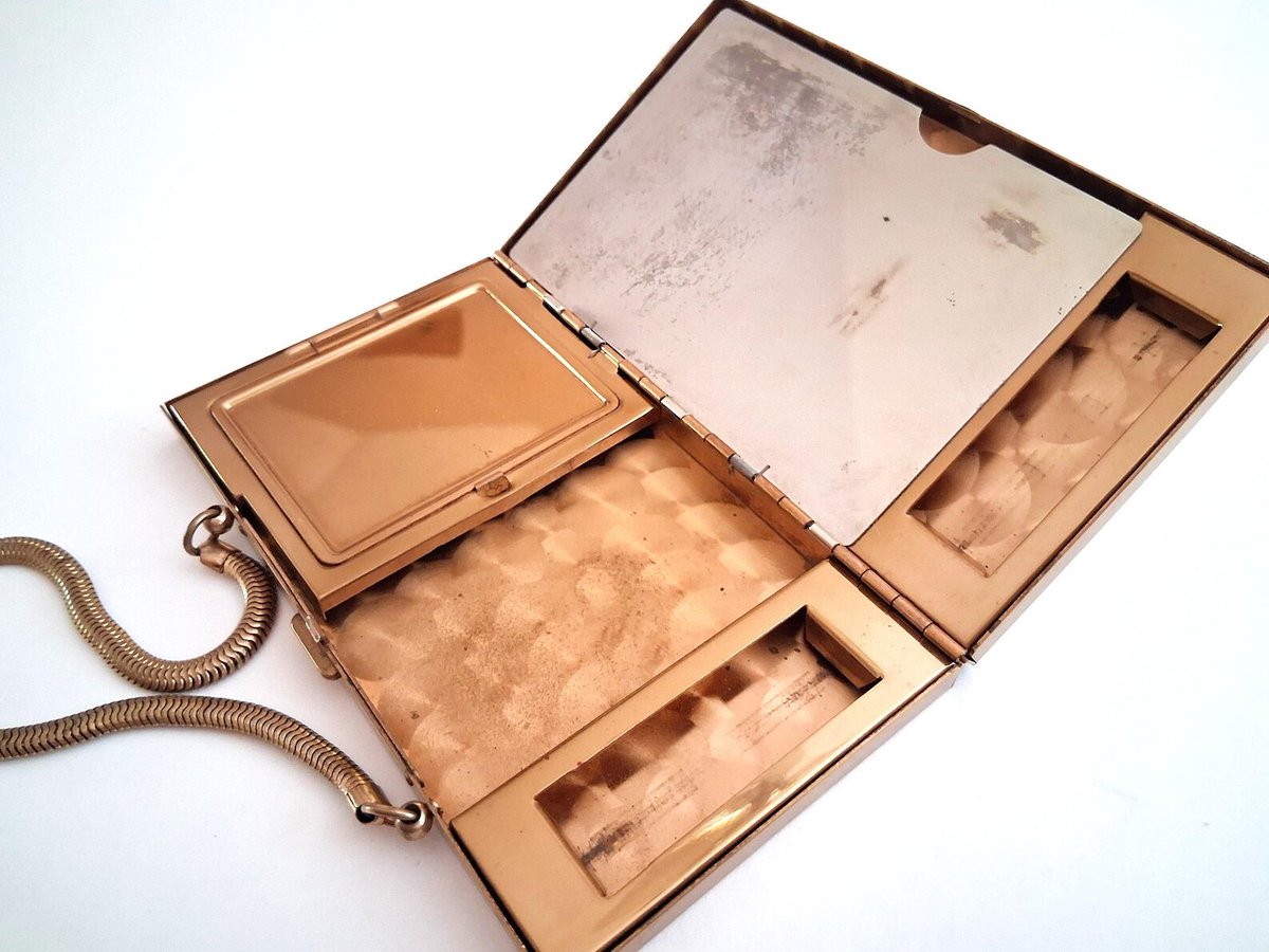 renaissancefai's tweet image. Vintage Mother of Pearl Vanity Powder Compact with Mirror and Comb
etsy.com/listing/437766…?
#vintage #compact #powder #vanity #MOP #motherofPearl #brass #comb #mirror #collectible #eveningbag #snakechain