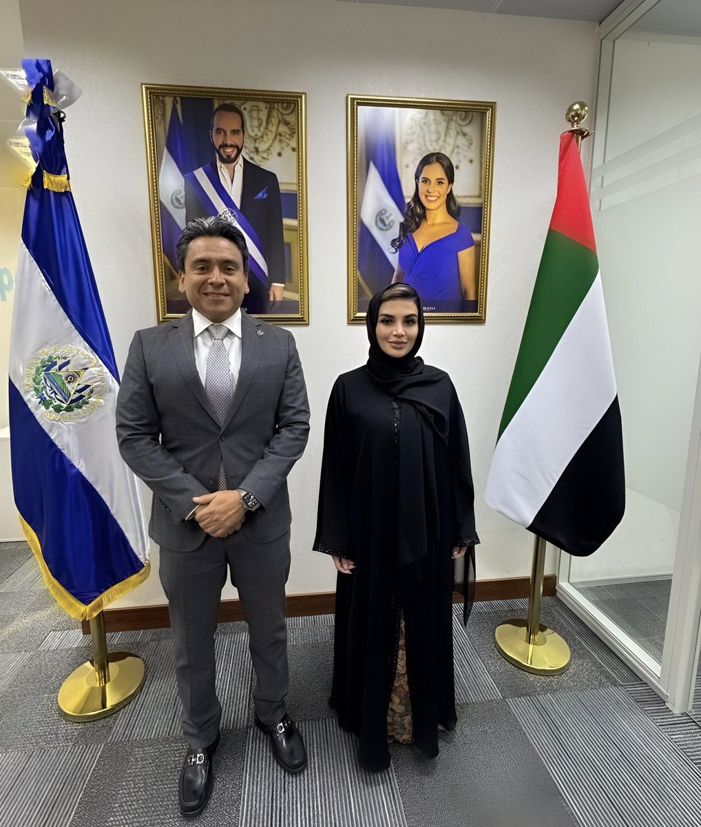 ¡Qué alegría reunirme con <a href="/jbanihammad5/">J Bani Hammad</a> , una orgullosa salvadoreña de segunda generación! Compartimos historias que fortalecen nuestros lazos con nuestra #DiásporaSV, recordándonos que juntos construimos un El Salvador próspero y unido. 🇸🇻 Vincular a nuestra gente en el exterior