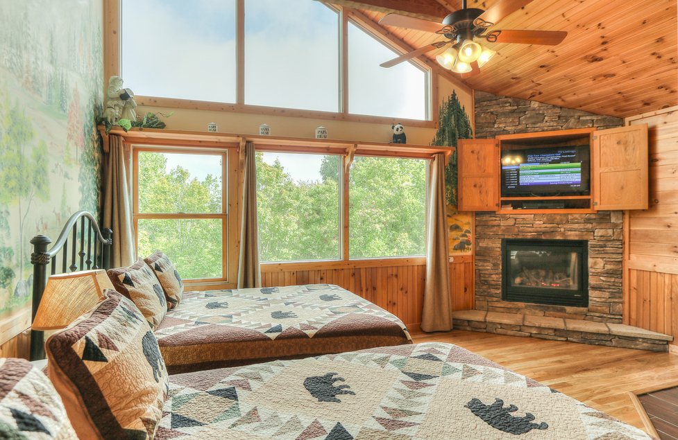OakHavenResort's tweet photo. Featuring cabin 109, a large 7-bedroom luxury lodge with a firepit, beautiful view, gameroom, hot tub, and 24-hour on-site customer service.
Call today to book your Fall or Christmas Getaway. Our gated resort is located in Sevierville TN, Close to area attractions, endless dining options, and within a short drive to the Smoky Mountain National Park. 1-800-652-2611
https://t.co/xgklphF1Lw #cabintrip #logcabin #smokymountains #fall #Thanksgiving #cabins #sevierville #oakhavenresort