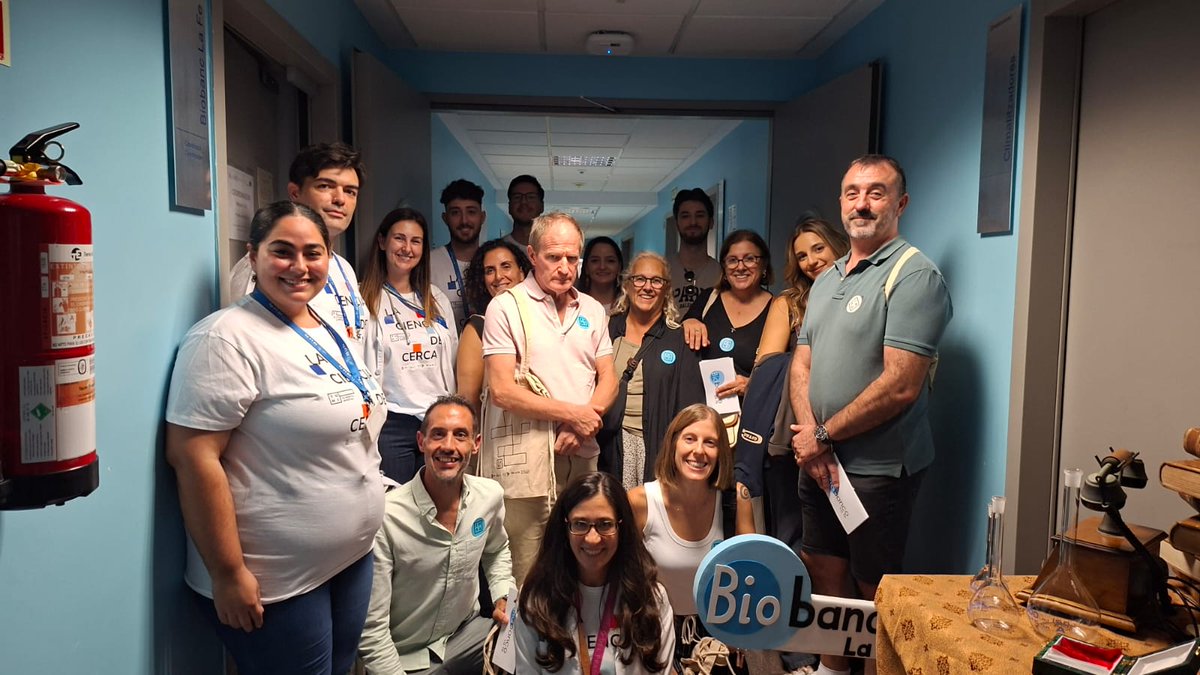 El viernes pasado nos juntamos algunas familias de @asociacionavaeh en el @iislafe con el motivo de la #NocheEuropeaInvestigacion #NEI2025 
💙🧬🔬🧫💜

Qué tarde más buena pasamos. Aprendimos un montón de nuestros equipos de investigación preferidos! 

@iislafe Gracias por todo🥰