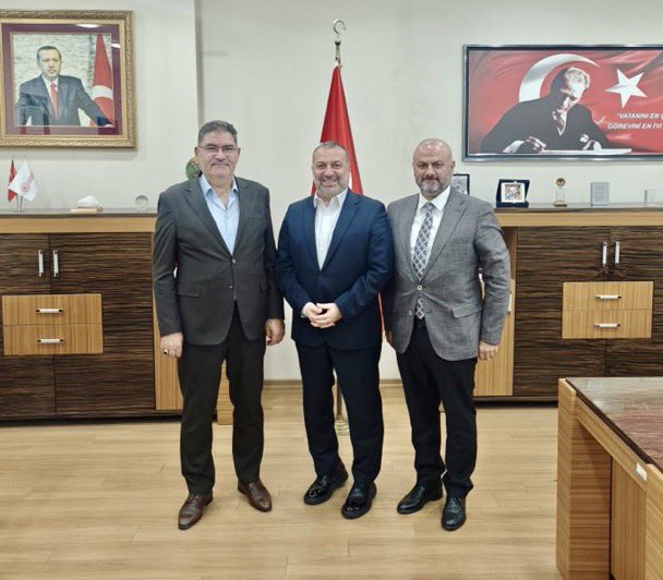 Ulaştırma ve Altyapı Bakanlığı 4.Bölge müdürümüz Mustafa Küçükkaptan beyi Süleyman Aydınalp bey ile birlikte ziyaret ettik.

Misafirperverliği ve hoşsohbeti için kendisine çok teşekkür ederim.