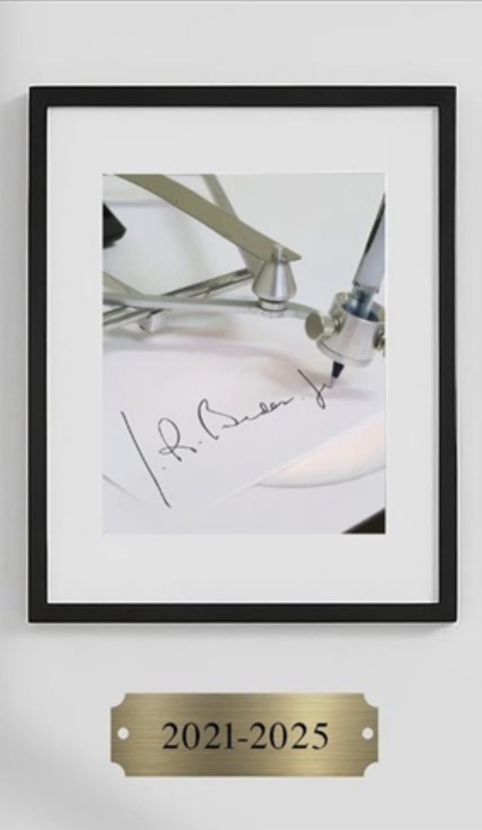 🚨BREAKING: Elizabeth Warren CAUGHT illegally using the Autopen.

The Senate has the power—take the simple majority and EXPEL her. Enough of the corruption.

Will you stand behind charges and her removal?