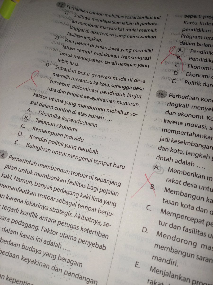 caneduh's tweet photo. hy teman teman #studytwt, day 17 belajar buat TKA,,, ngebantai latsol bing, sosio dan eko &amp;&amp; aslinya aku yg terbantai guys :Vvv MEMASAK ATAU DIMASAK 😂🥀🥀 https://t.co/o97I8YQLG9