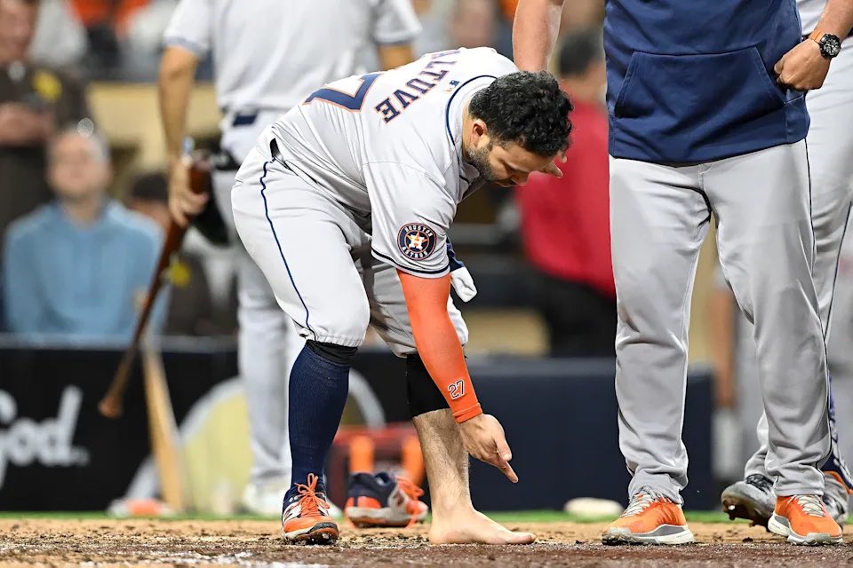 astrosmemes_'s tweet image. his foot hasnt been the same since this