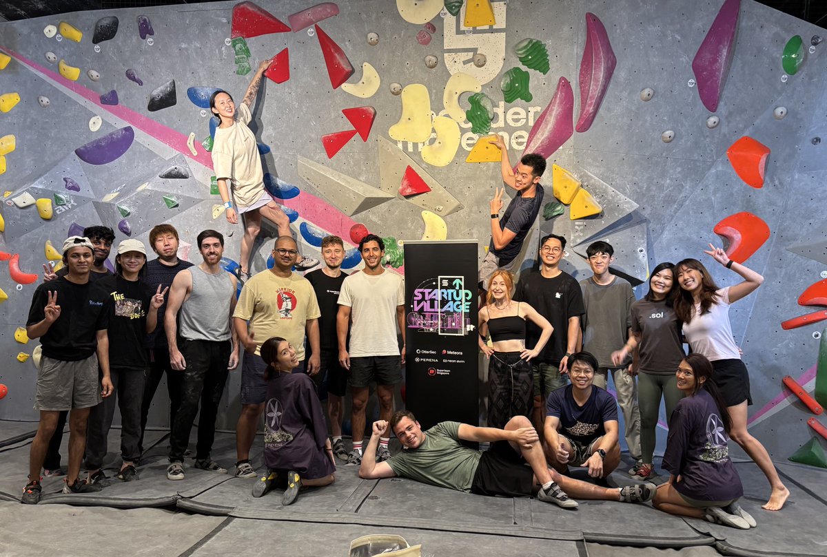 Thank you <a href="/Perena__/">Perena</a> and <a href="/SuperteamSG/">Superteam Singapore</a> for an incredible bouldering event with web3 founders and builders! 

Couldn’t miss out on repping merch from my favs: <a href="/Perena__/">Perena</a> <a href="/SuperteamSG/">Superteam Singapore</a> <a href="/DrinkFlojo/">FLOJO ✨</a>