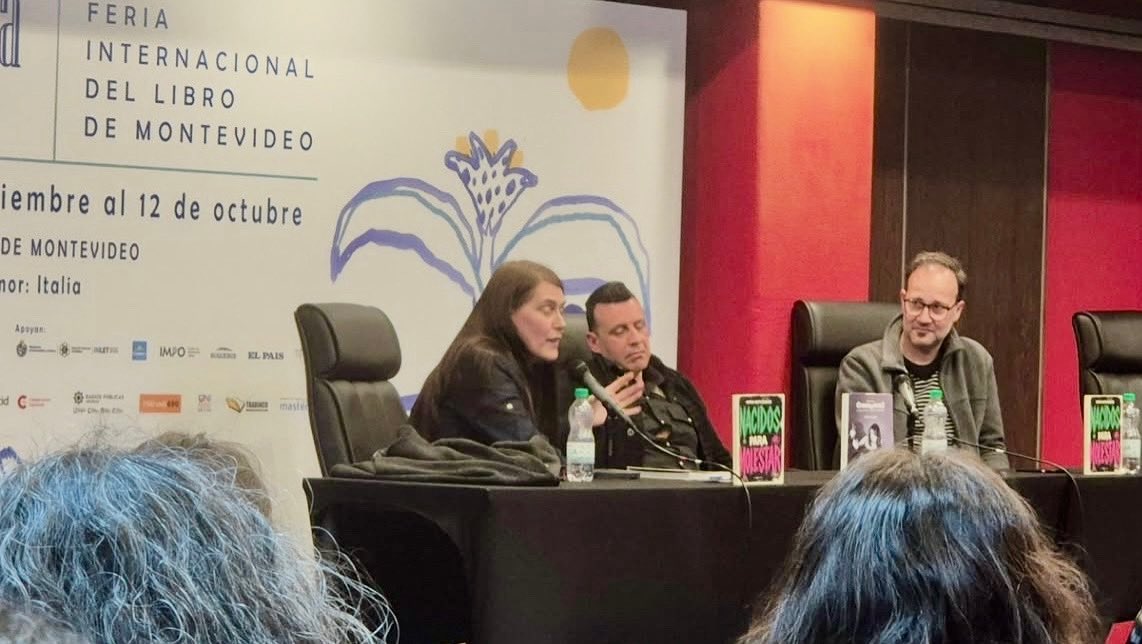 Muchas gracias a todos los que nos acompañaron pese al mal tiempo. Un verdadero honor compartir presentación con Vera Land, leyenda y capa total. La historia sigue inconclusa, falta el lado oculto, el vergonzoso. Continuará…