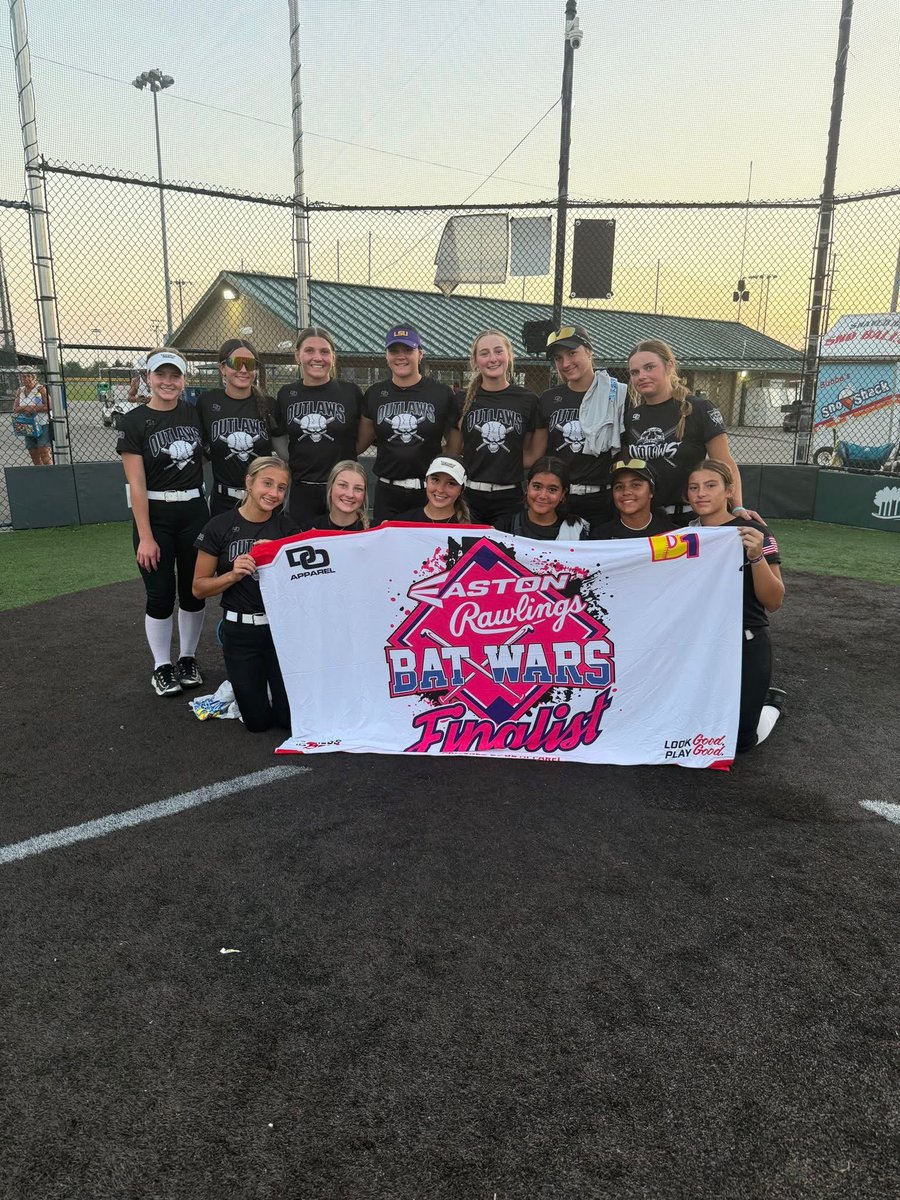 Amazing first weekend out! 6–1 as a team. Back in columbus next weekend! Super proud of my team. Back to the cages during the week! #gooutlaws <a href="/CoachBallMalone/">Cindy Ball-Malone</a> <a href="/CoachMFrezzotti/">Magali Frezzotti</a> <a href="/nix131313/">Coach Nix</a>