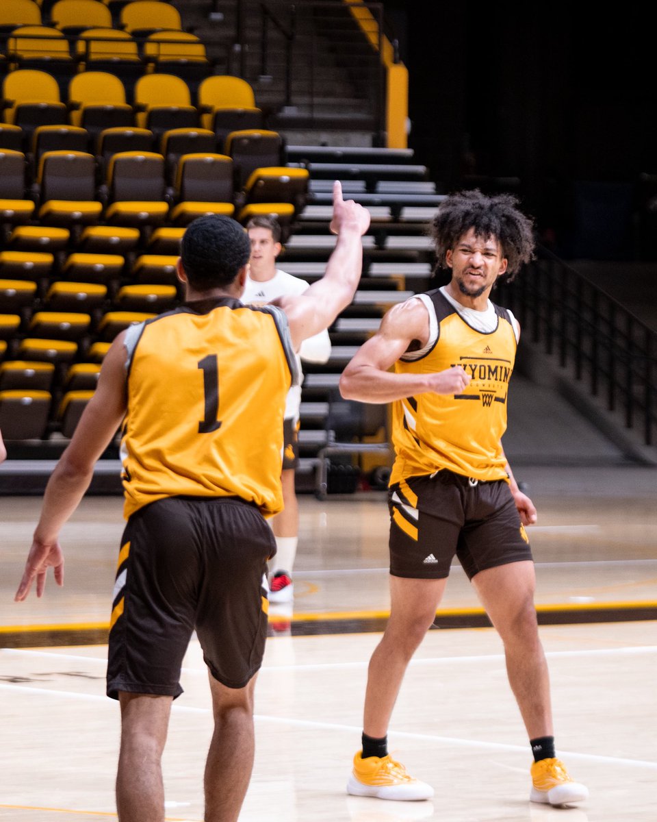 wyo_mbb's tweet image. Fired up for a new week 🤠🏀