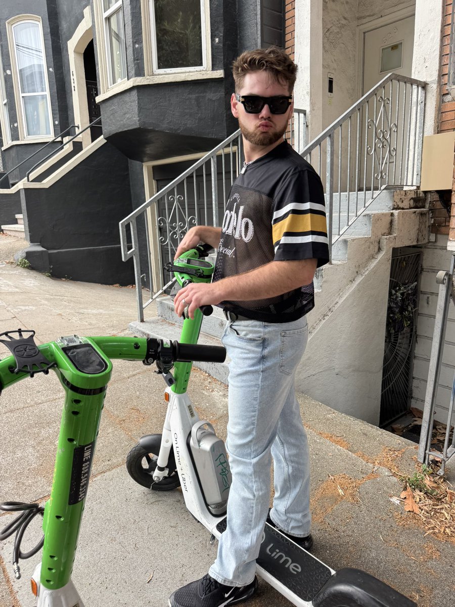 dillpickyy's tweet photo. Folsom Street Fair #Folsomsanfrancisco #FolsomStreetFair2025 
#Folsom #folsomstevents #SanFrancisco https://t.co/AdT6rSfLgX