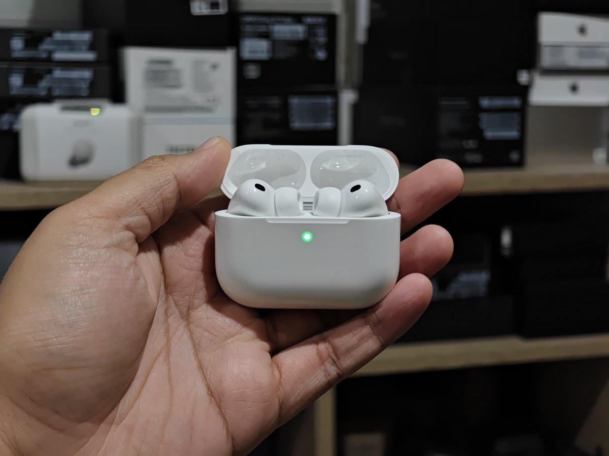 I think the reason why I love the AirPods Pro 3 is mostly because of how balanced the sound profile is compared to the AirPods Pro 2.

They are not as bassy and "warm". Plus, the overall quality is just so good this time.

I think I'll use the AirPods Pro 3 as my daily driver now