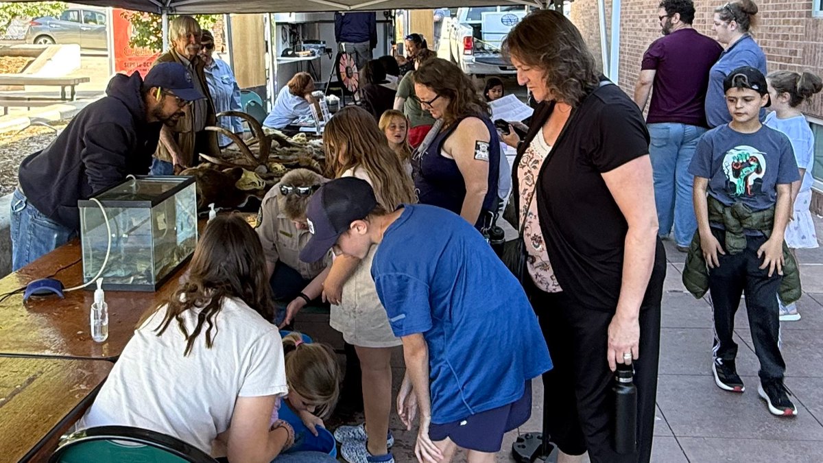 CPW_SE's tweet image. Staff &amp;amp; volunteers discussed terrestrial &amp;amp; aquatic wildlife species with 2K+ visitors at #CoolScience Carnival Day Sept 27 at @UCCS. Youth, grades K-8, enjoyed hands-on science, technology, engineering, art &amp;amp; math activities and exhibits. Learn more: coolscience.org/cool-science-f…