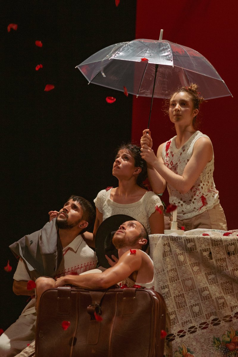 ✨Durante el #28FIACmx la danza tomó el Teatro María Grever con ‘A veces me pierdo’, el espectáculo de la Compañía Departamento Coreográfico de Colombia.
Una experiencia para sentir, conectar y dejarse llevar por el movimiento, que nos hizo disfrutar de la danza desde cerca. 🙌