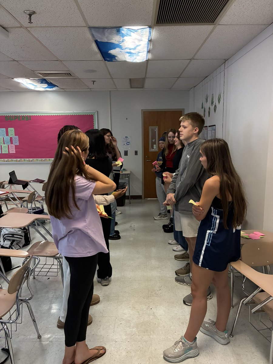 SRSeahawksaacps's tweet photo. We all love going in Ms. Griffin’s room. Students are up and giving feedback peer to peer on their research question for AP Research. What color post-its did you get? #wersr https://t.co/NGEXEpjGkA