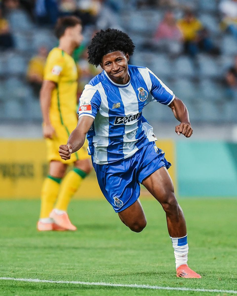 PossoFutbol's tweet photo. MVP y GOL ⚽️ de nuestro extremo Bryan Mateo Caicedo ('06) para darle el empate 2-2 al @FCPorto en su visita a #PaçosFerreira en la #LigaPortugalII 🇵🇹

Ingresó en el 2T y solo le bastaron 10' para impactar en el juego🔥

2do gol del tumaqueño en Europa ✅

@PossoFutbol
@lfposso https://t.co/oBop5ApxFK